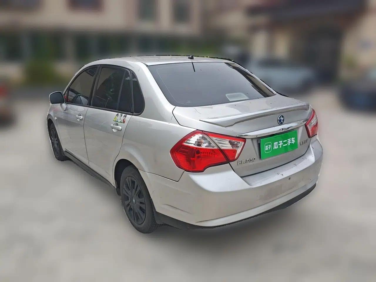 Venucia D50 2015 1.6L Automatic Fashion Edition — миниатюра 4