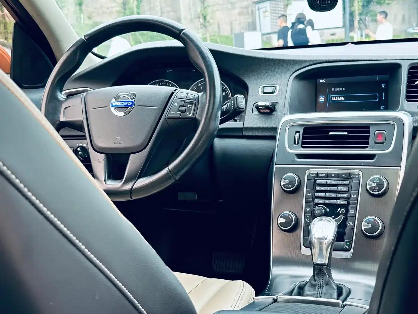2013 Volvo V60 T5 Comfort Edition — миниатюра 6