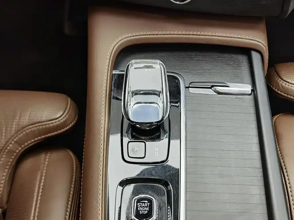 2023 Volvo XC90 Plug-in Hybrid T8 Recharge Luxury 7-Seater — миниатюра 13