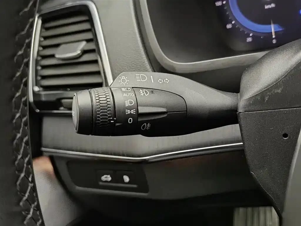 2023 Volvo XC90 Plug-in Hybrid T8 Recharge Luxury 7-Seater — миниатюра 21