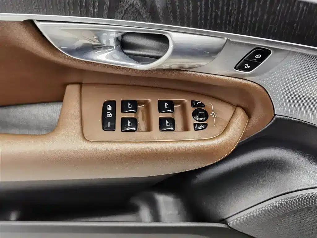 2023 Volvo XC90 Plug-in Hybrid T8 Recharge Luxury 7-Seater — миниатюра 9