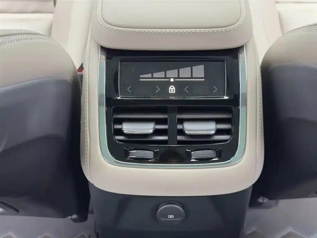 2025 Volvo XC90 Plug-in Hybrid T8 Inscription Luxury Edition (7-seater) — миниатюра 11