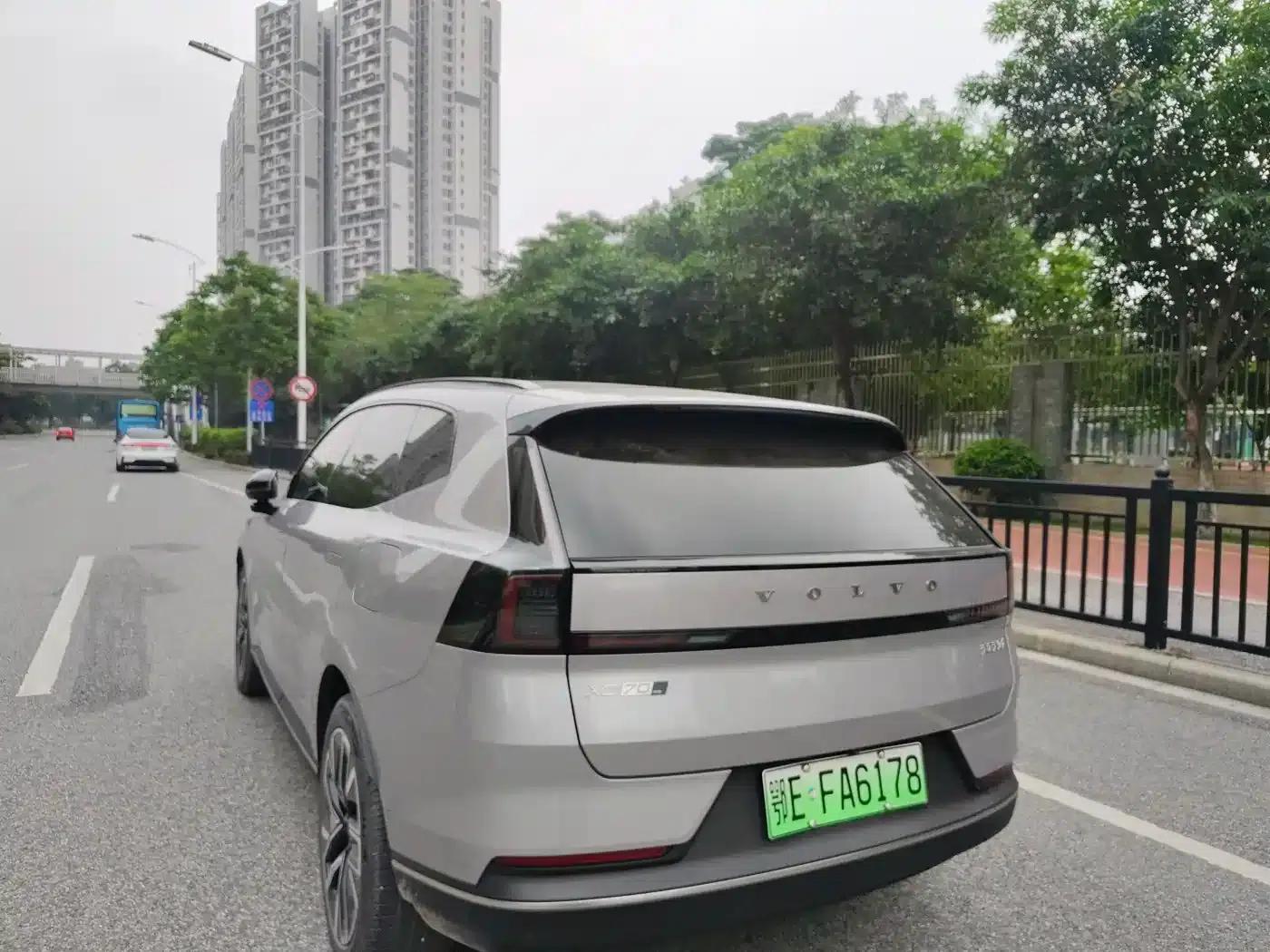 2026 Volvo XC70 Plug-in Hybrid, All-Wheel Drive, Ultra Range — миниатюра 4
