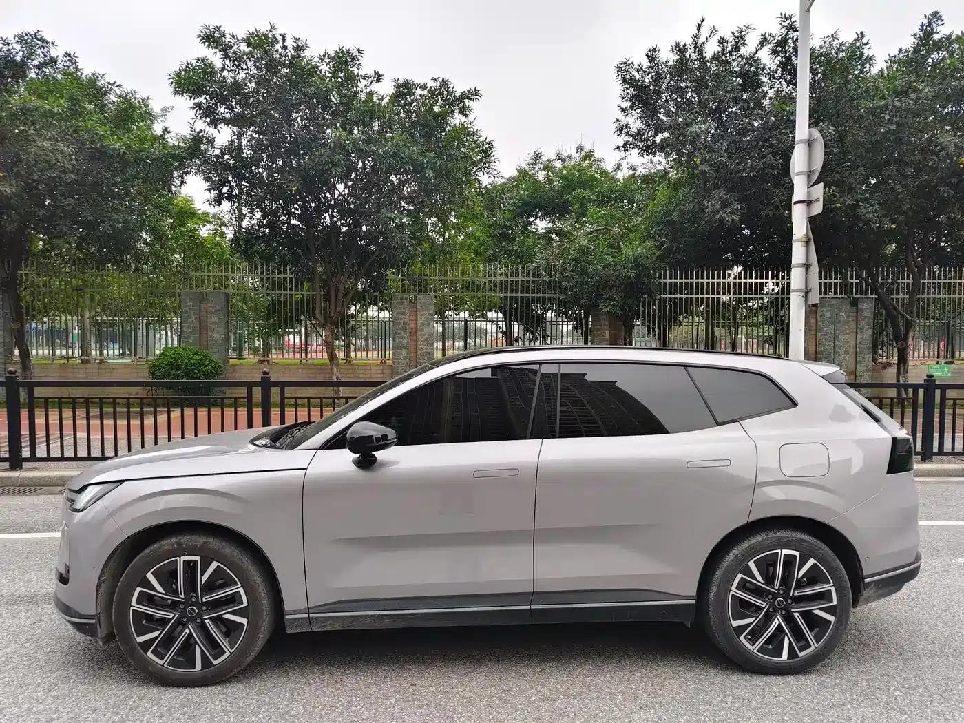 2026 Volvo XC70 Plug-in Hybrid, All-Wheel Drive, Ultra Range — миниатюра 6