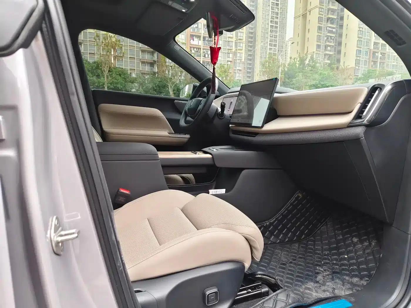 2026 Volvo XC70 Plug-in Hybrid, All-Wheel Drive, Ultra Range — миниатюра 9
