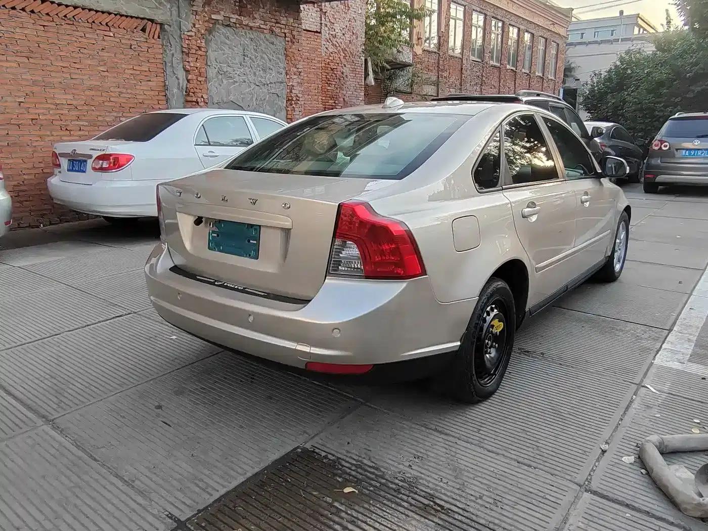 Volvo S40 2011 2.0L Automatic Smart Edition — миниатюра 4