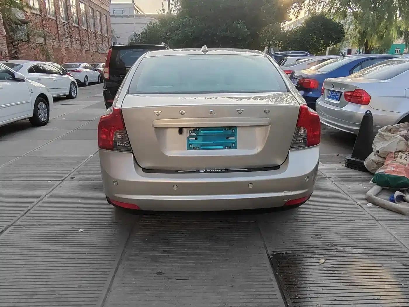 Volvo S40 2011 2.0L Automatic Smart Edition — миниатюра 5
