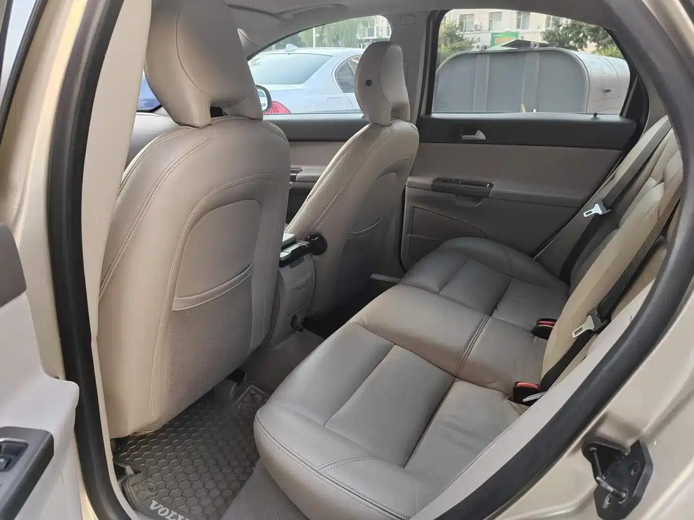 Volvo S40 2011 2.0L Automatic Smart Edition — миниатюра 7