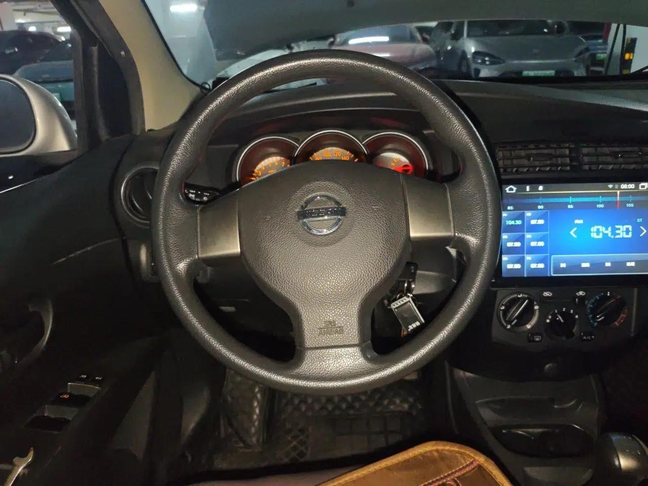 Nissan Livina 2010 Jingrui Edition 1.6L Manual Standard Model — миниатюра 11