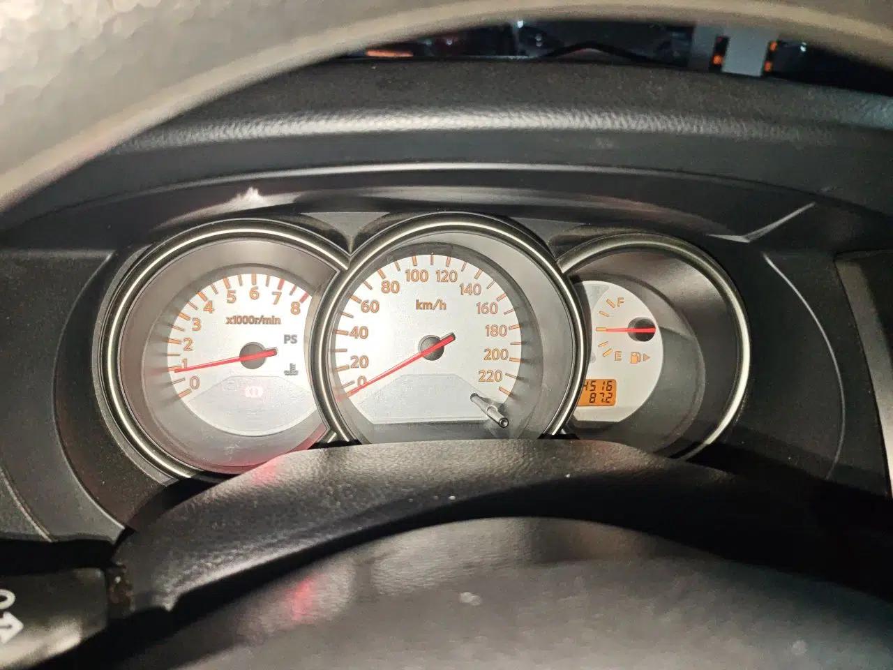 Nissan Livina 2010 Jingrui Edition 1.6L Manual Standard Model — миниатюра 12
