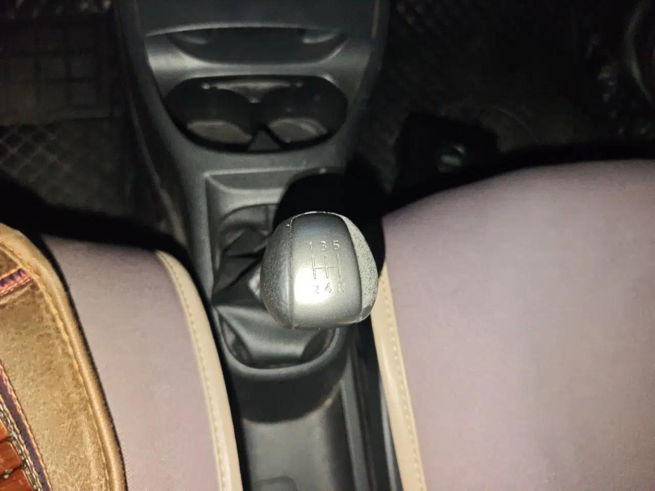 Nissan Livina 2010 Jingrui Edition 1.6L Manual Standard Model — миниатюра 15