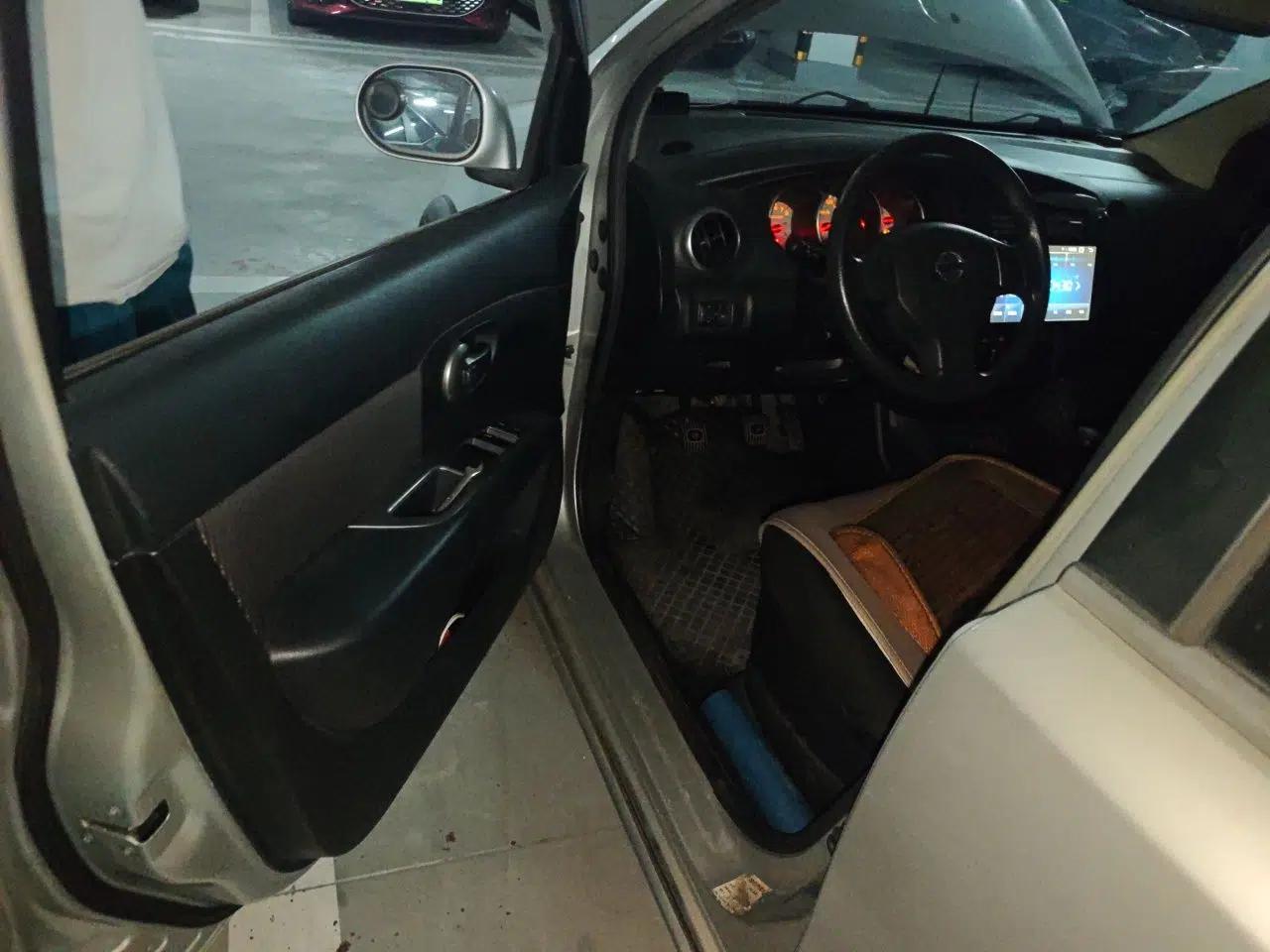 Nissan Livina 2010 Jingrui Edition 1.6L Manual Standard Model — миниатюра 17