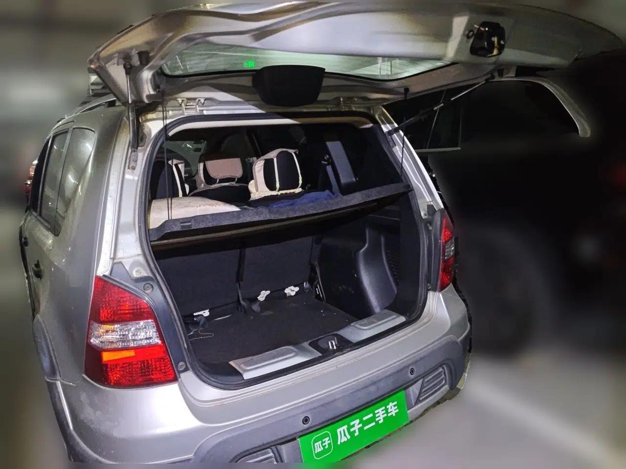 Nissan Livina 2010 Jingrui Edition 1.6L Manual Standard Model — миниатюра 20