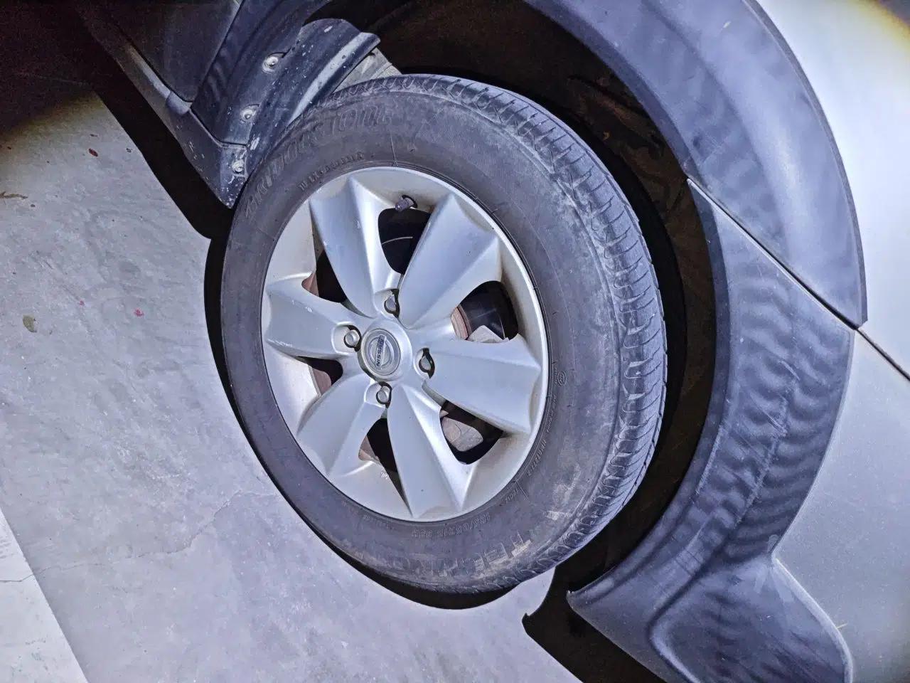 Nissan Livina 2010 Jingrui Edition 1.6L Manual Standard Model — миниатюра 8