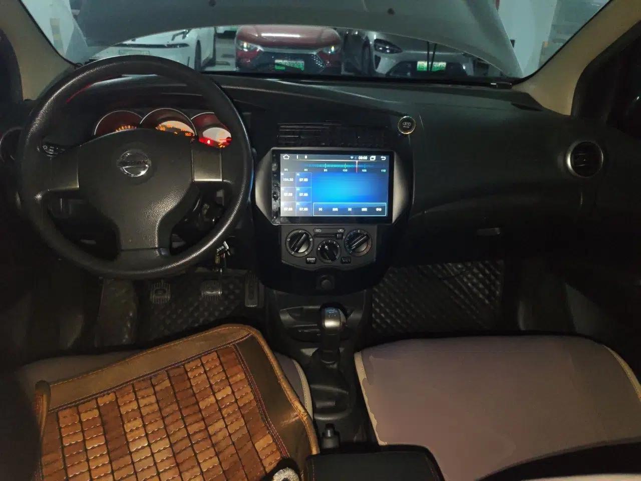 Nissan Livina 2010 Jingrui Edition 1.6L Manual Standard Model — миниатюра 10