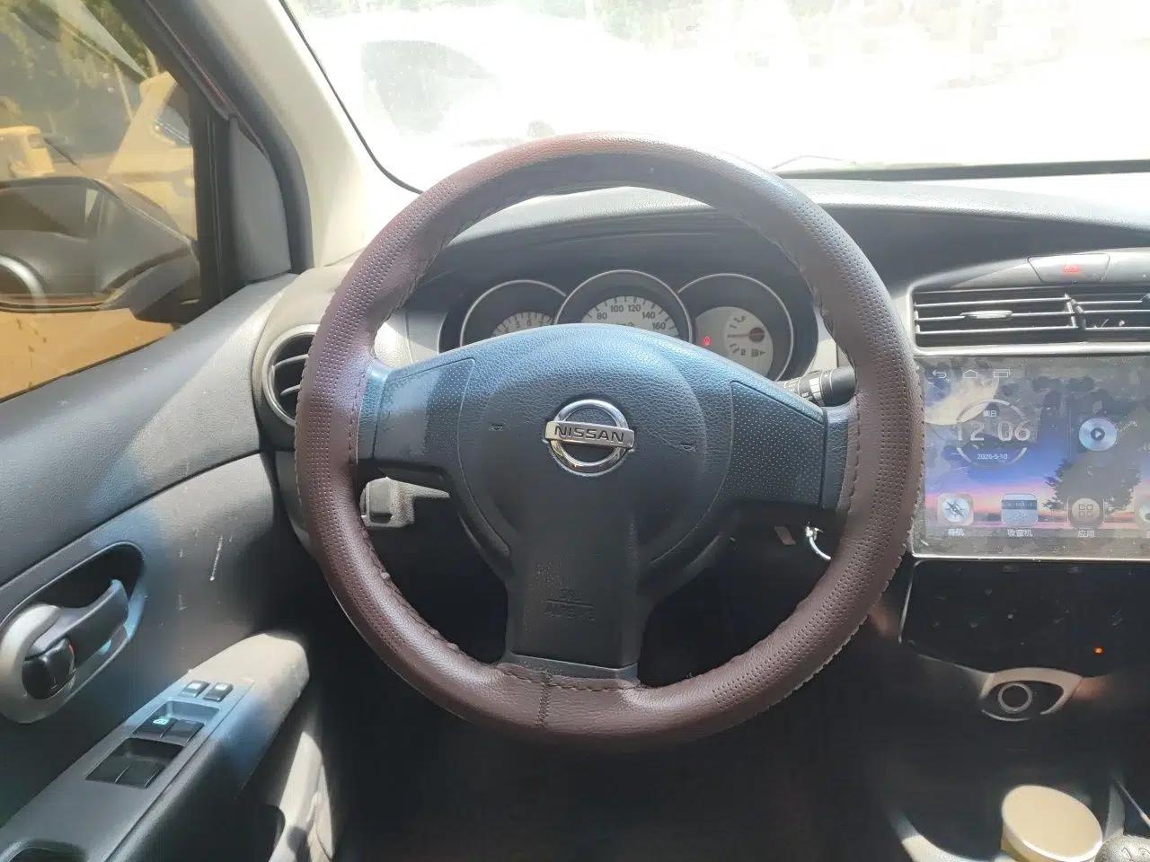 Nissan Livina 2010 Jingyue Edition 1.6L Manual All-Around Model — миниатюра 11