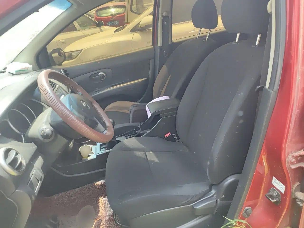 Nissan Livina 2010 Jingyue Edition 1.6L Manual All-Around Model — миниатюра 16