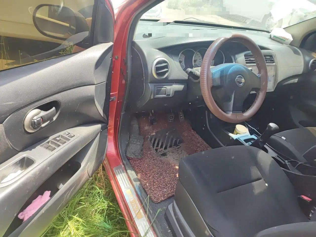 Nissan Livina 2010 Jingyue Edition 1.6L Manual All-Around Model — миниатюра 17