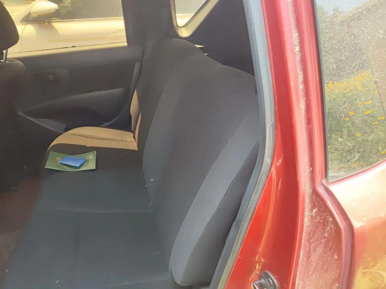 Nissan Livina 2010 Jingyue Edition 1.6L Manual All-Around Model — миниатюра 18