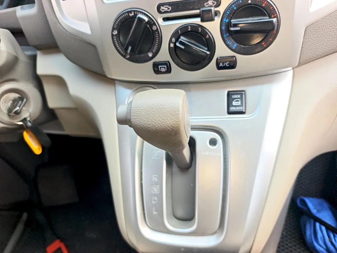 Nissan NV200 2018 1.6L CVT Luxury Model — миниатюра 16