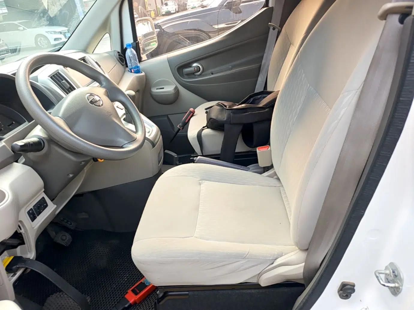 Nissan NV200 2018 1.6L CVT Luxury Model — миниатюра 17