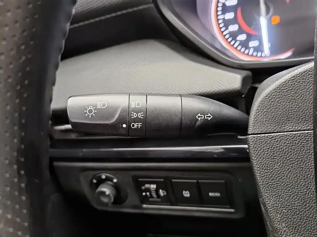 Wuling Xingchi 2023 1.5L CVT Comfort Edition — миниатюра 21