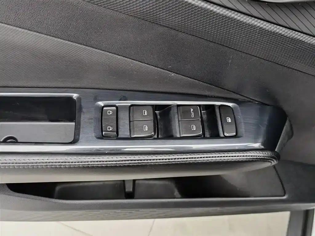 Wuling Xingchi 2023 1.5L CVT Comfort Edition — миниатюра 9