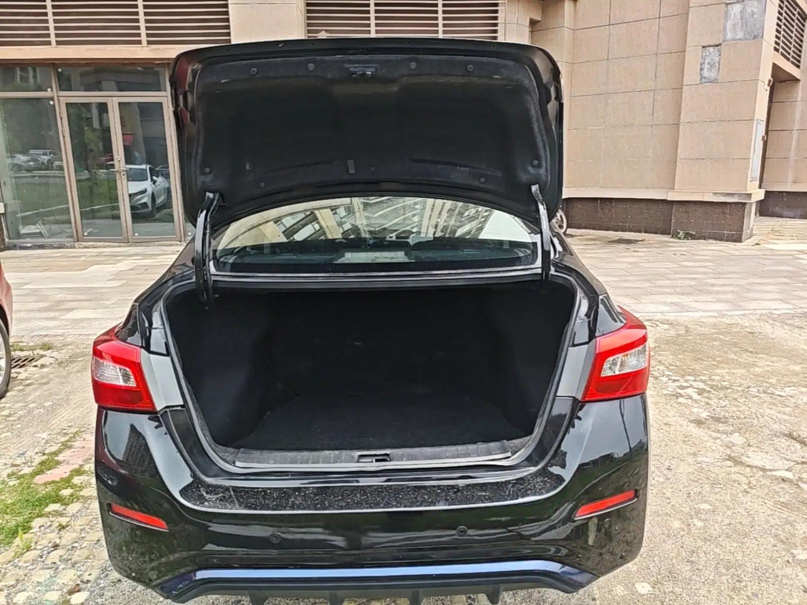 Nissan Sylphy EV 2018 Smart Edition — миниатюра 22