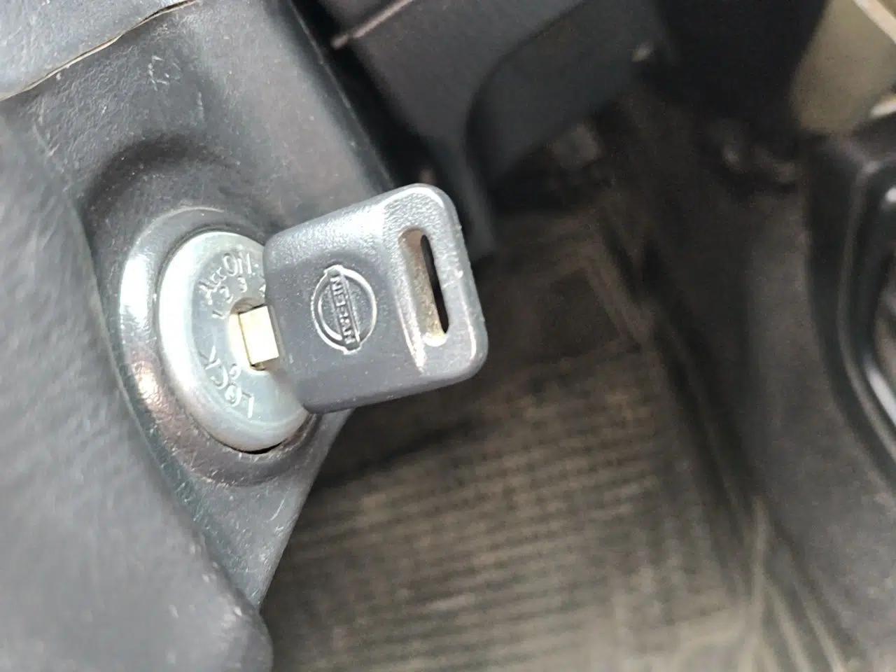 Nissan Paladin 2013 2.4L 4x4 Standard Version China V Standard — миниатюра 9