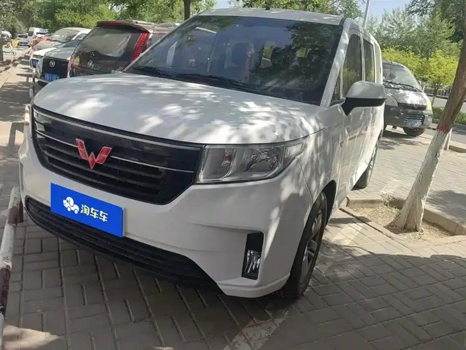 Wuling Hongguang PLUS 2020 1.5L Manual Comfort 7-Seater — миниатюра 1
