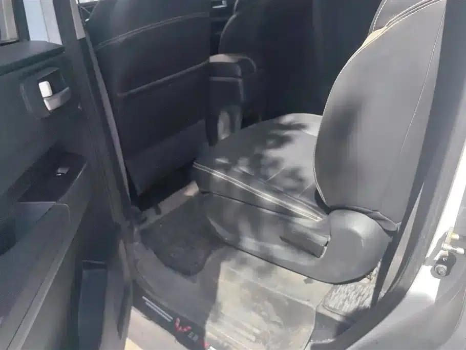 Wuling Hongguang PLUS 2020 1.5L Manual Comfort 7-Seater — миниатюра 11