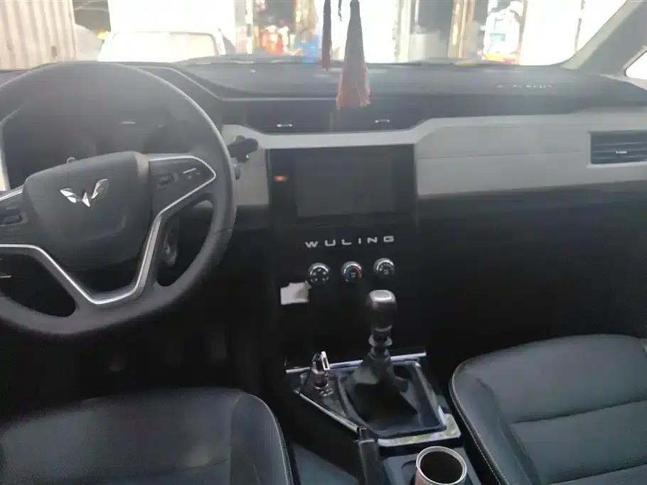 Wuling Hongguang PLUS 2020 1.5L Manual Comfort 7-Seater — миниатюра 12
