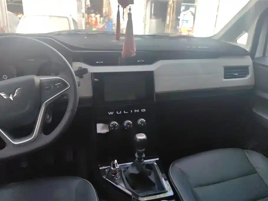 Wuling Hongguang PLUS 2020 1.5L Manual Comfort 7-Seater — миниатюра 13