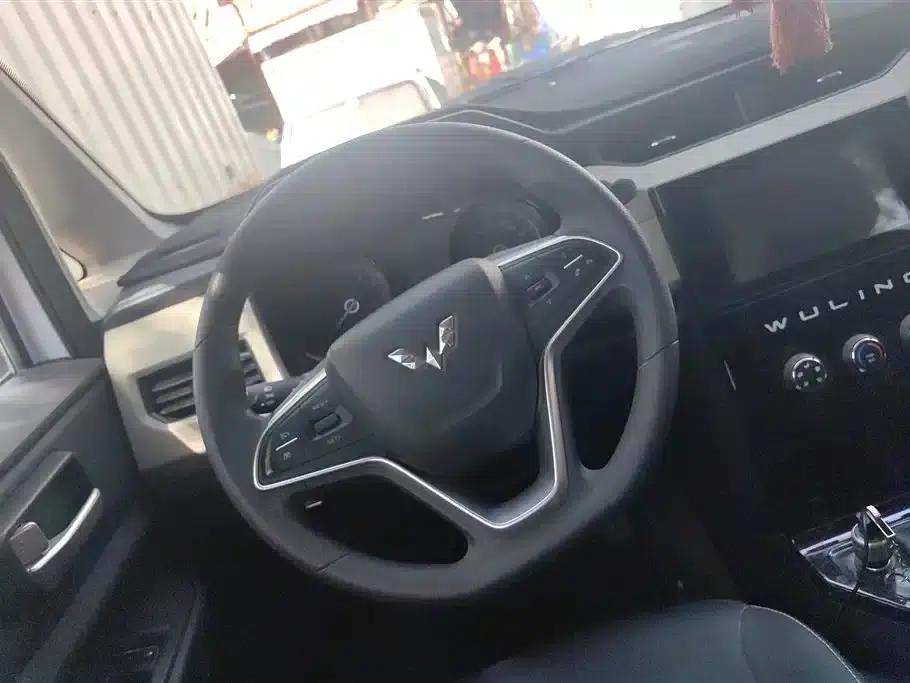 Wuling Hongguang PLUS 2020 1.5L Manual Comfort 7-Seater — миниатюра 15