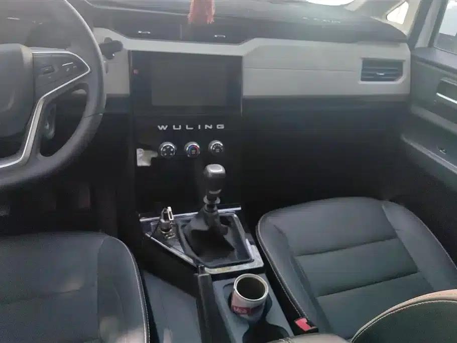 Wuling Hongguang PLUS 2020 1.5L Manual Comfort 7-Seater — миниатюра 16
