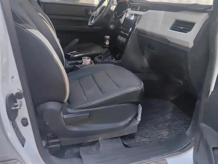 Wuling Hongguang PLUS 2020 1.5L Manual Comfort 7-Seater — миниатюра 8
