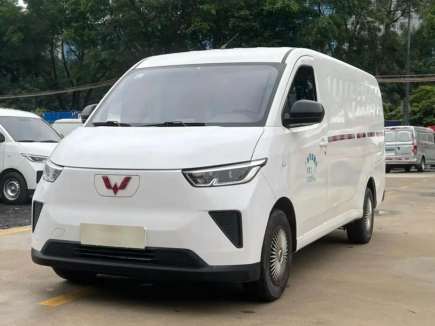 Wuling Yangguang 2024 Model 300km Practical Closed-Window Version 60kW — миниатюра 1
