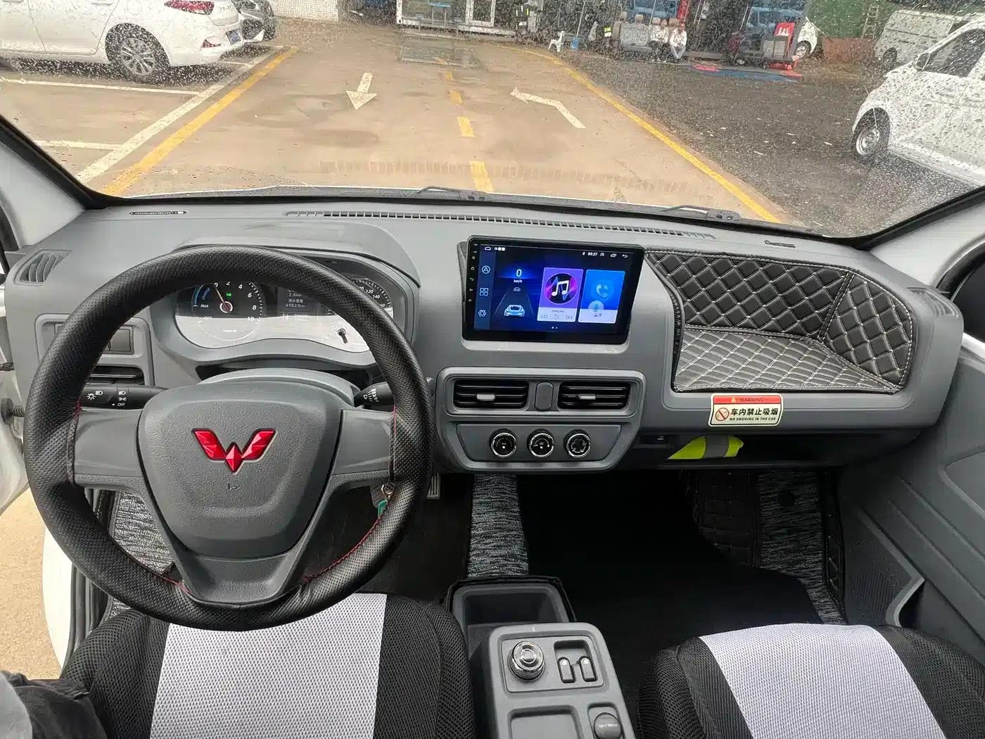 Wuling Yangguang 2024 Model 300km Practical Closed-Window Version 60kW — миниатюра 4