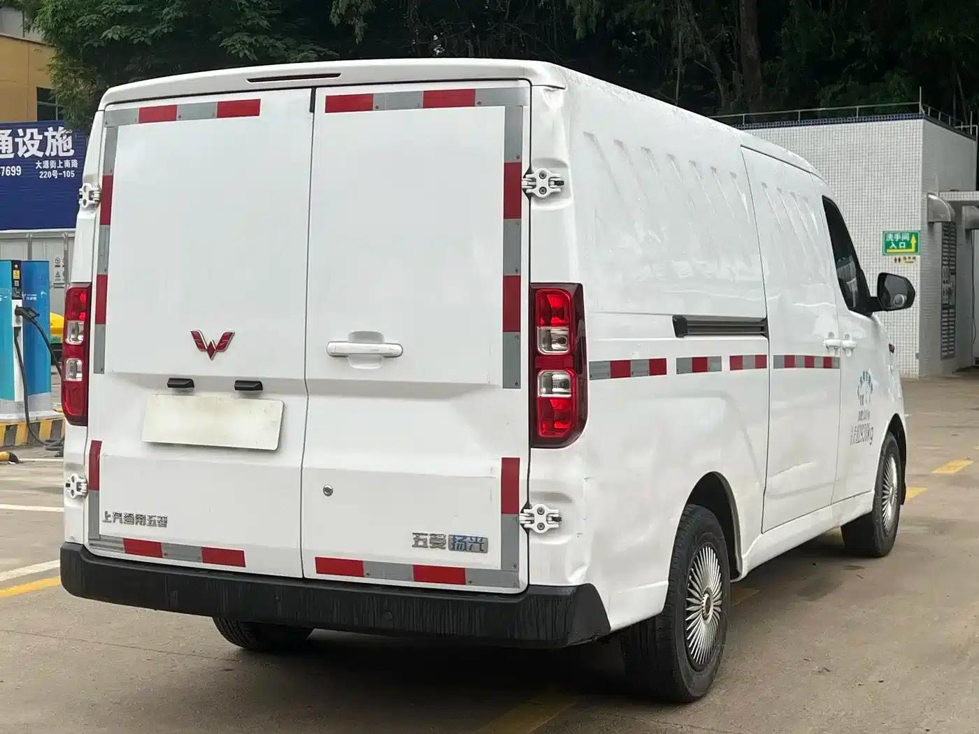 Wuling Yangguang 2024 Model 300km Practical Closed-Window Version 60kW — миниатюра 6