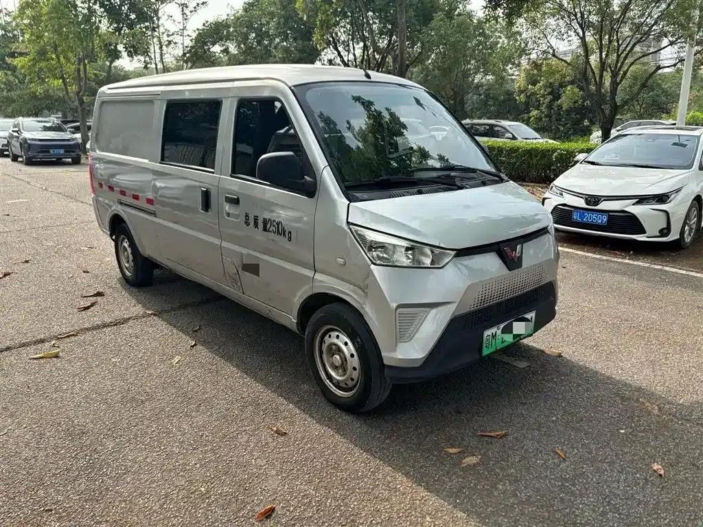 Wuling EV50 2021 model van logistics vehicle, Lishen 41.6kWh Liuji electric control system — миниатюра 3