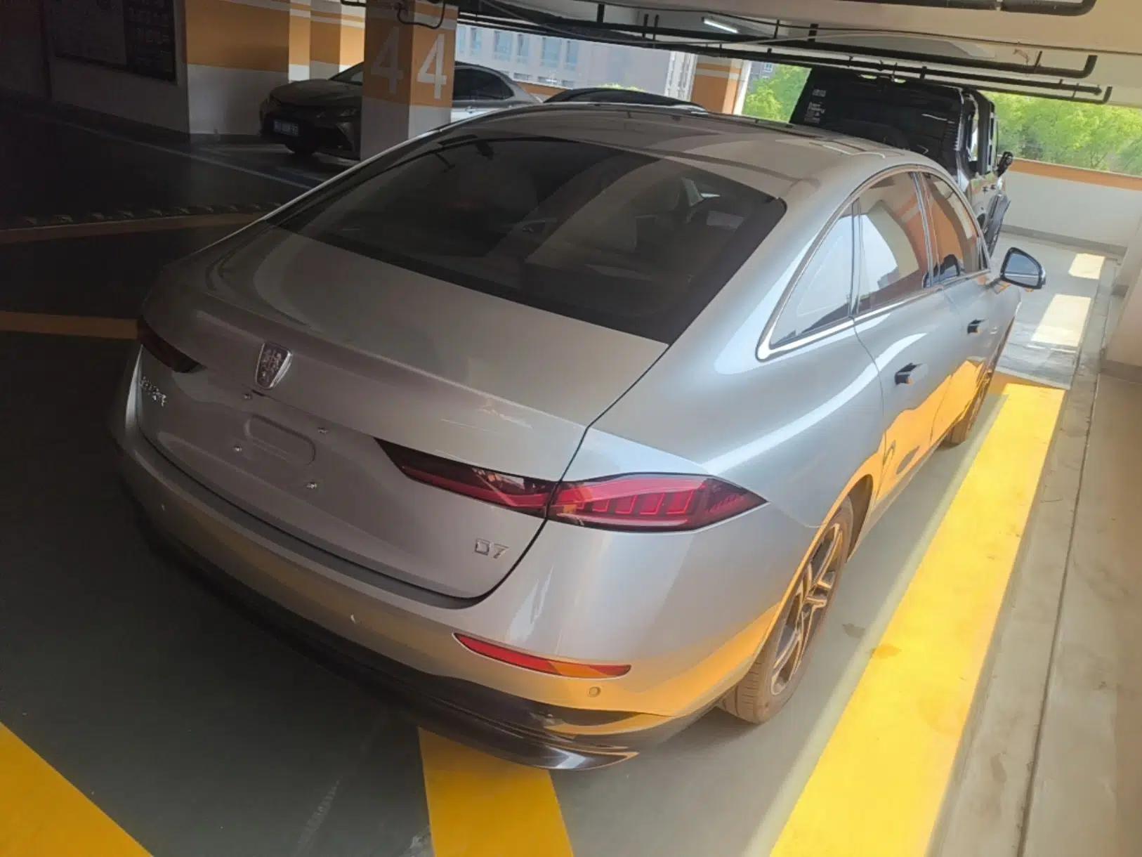 Roewe D7 2023 EV 510km Rear-Drive Flagship Edition — миниатюра 4