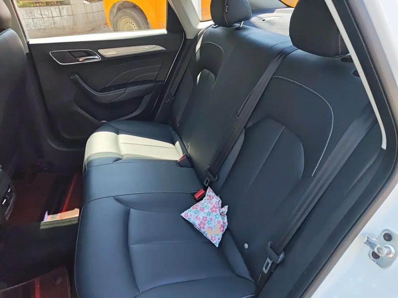 Roewe i6 New Energy 2017 45T Hybrid Connect & Smart Enjoyment Edition — миниатюра 18