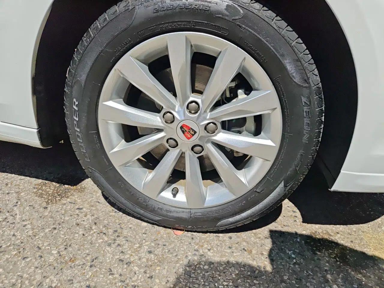 Roewe i6 New Energy 2017 45T Hybrid Connect & Smart Enjoyment Edition — миниатюра 8