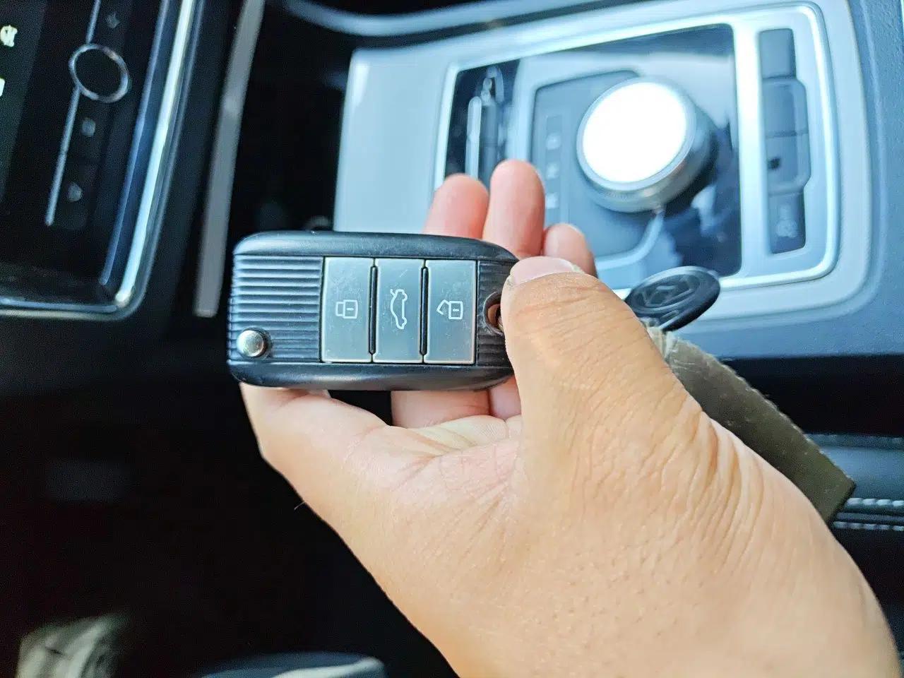 Roewe i6 New Energy 2017 45T Hybrid Connect & Smart Enjoyment Edition — миниатюра 9