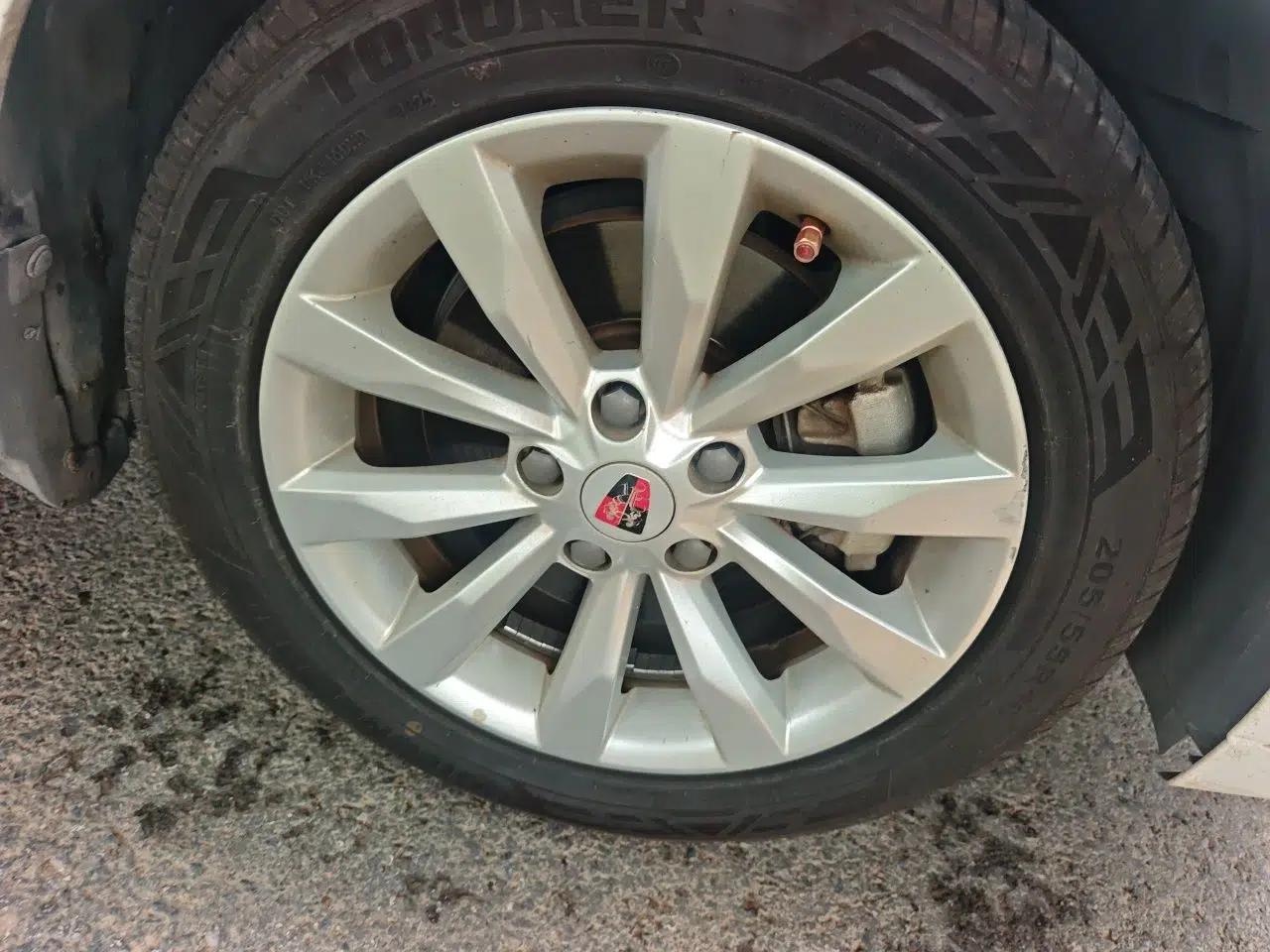 Roewe i6 New Energy 2017 45T Hybrid Connect & Smart Enjoyment Edition — миниатюра 8