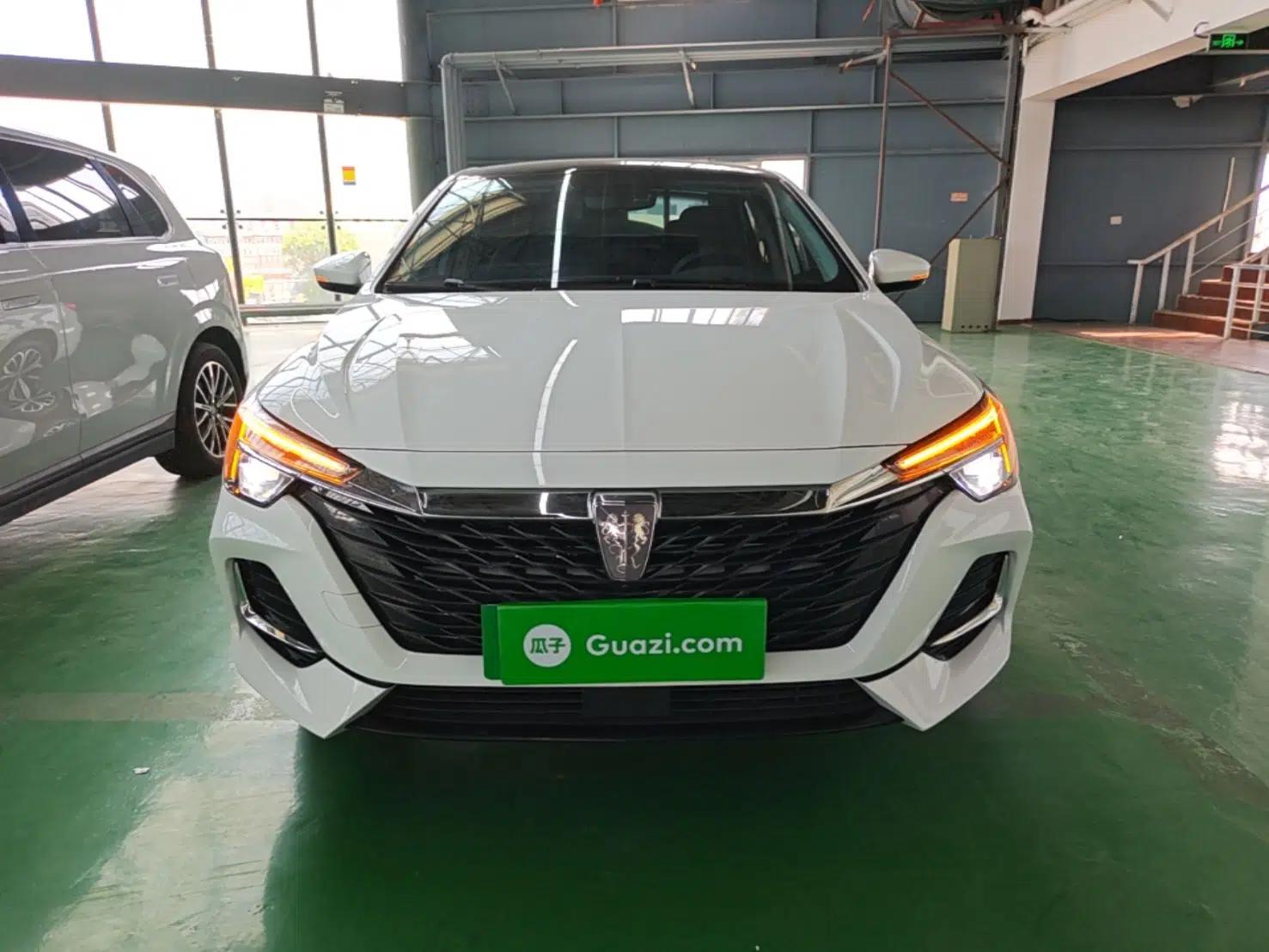 Roewe i6 MAX New Energy 2023 EV 420 Skyroof Special Edition — миниатюра 2