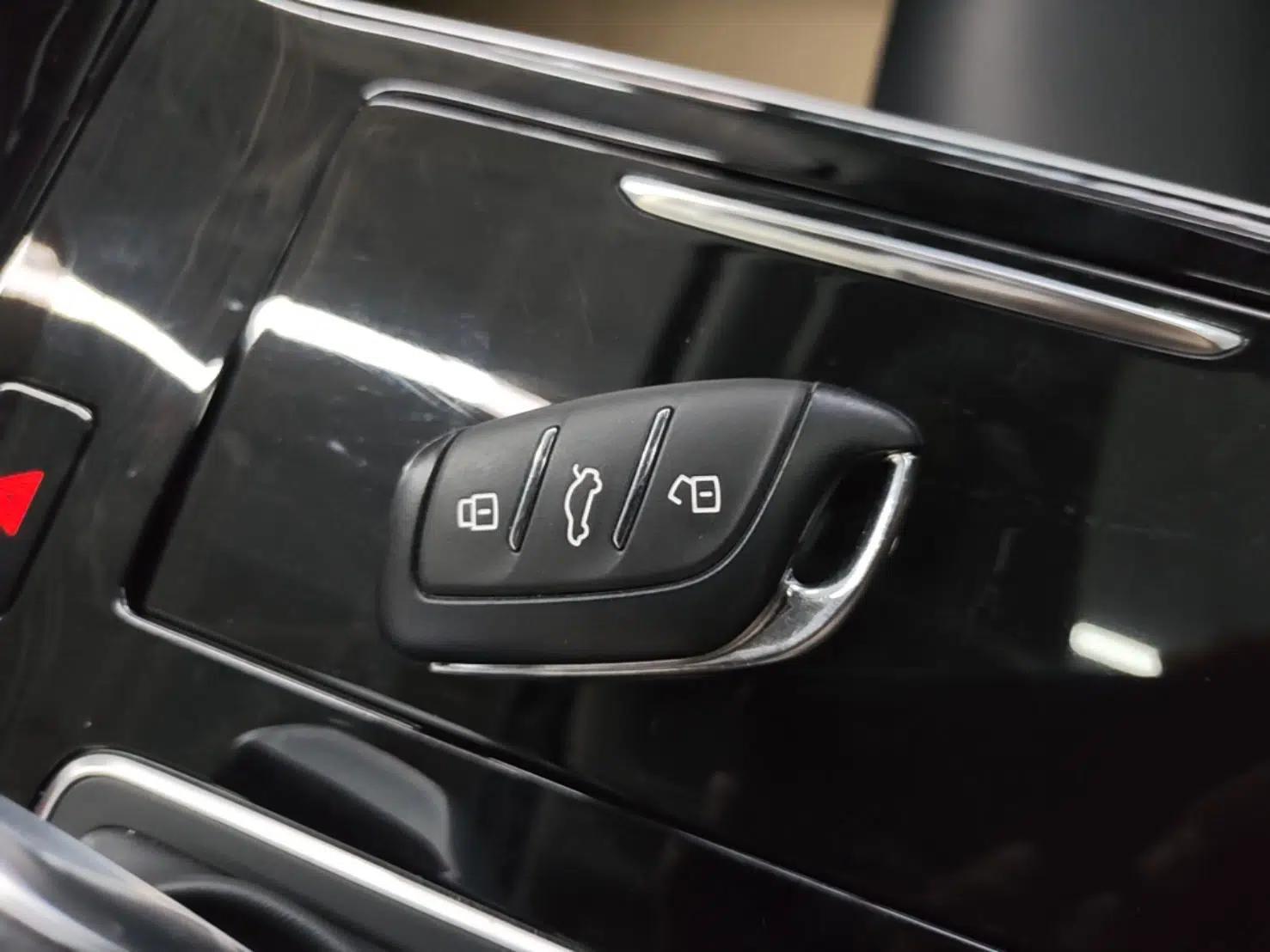 Roewe i6 MAX New Energy 2023 EV 420 Skyroof Special Edition — миниатюра 12