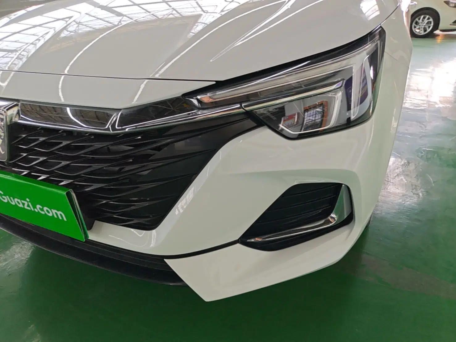 Roewe i6 MAX New Energy 2023 EV 420 Skyroof Special Edition — миниатюра 9