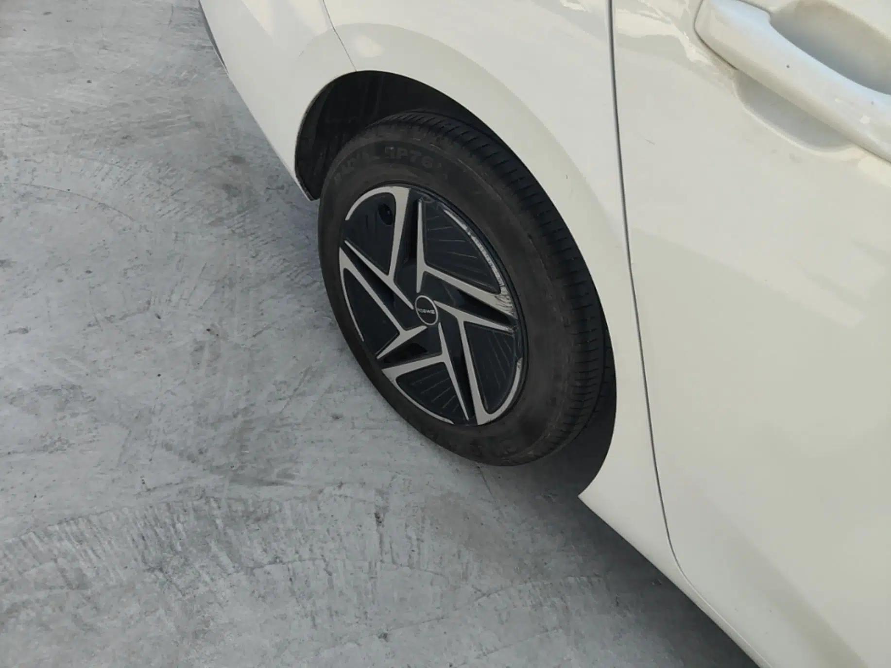Roewe D6 2025 450 km Premium Edition — миниатюра 10