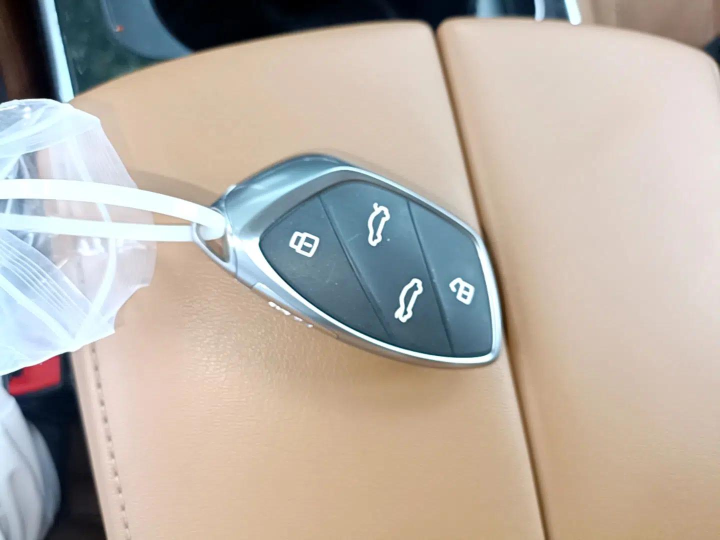 Roewe MARVEL X 2018 Rear-Drive Model — миниатюра 12